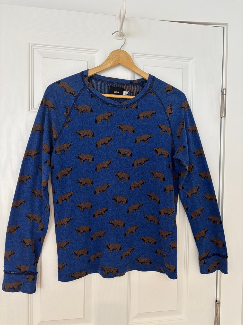 BDG Urban Outfitters Blue Knit Long Sleeve Shirt w/Brown Bear print size medium